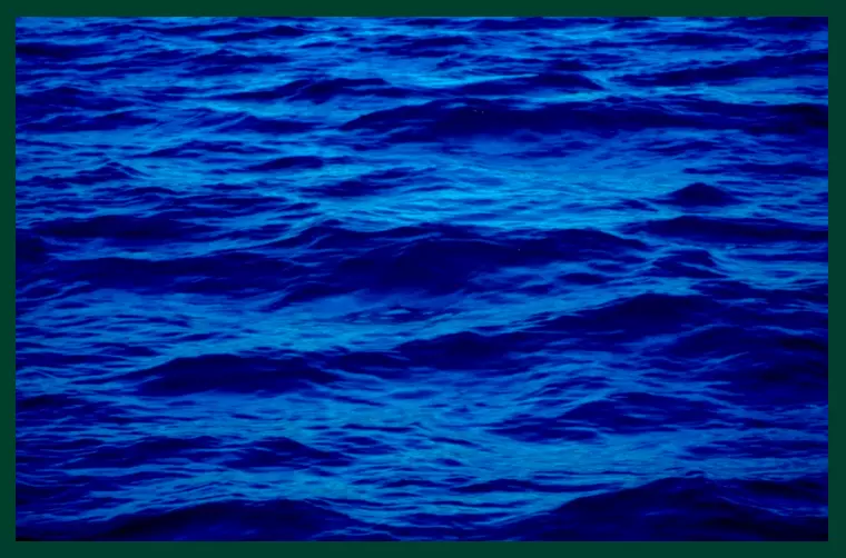 Синий цвет не только помогает расслабить и успокоить эмоциональное состояние, у него прямая связь с подсознанием. . #странники_жизни